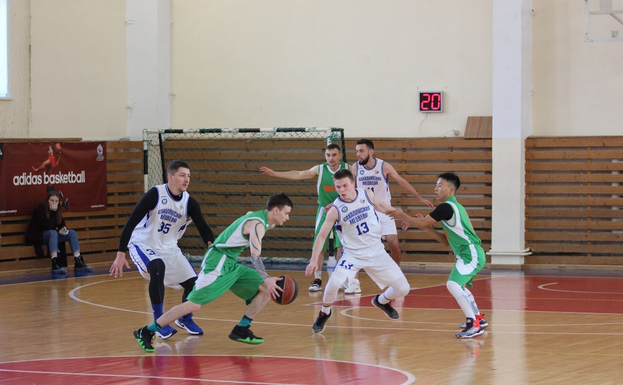 Чемпионат по баскетболу стартовал в Южно-Сахалинске 