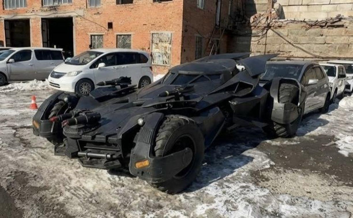 Очевидцы сообщают о "Бэтмобиле" за 144 миллиона на улицах Владивостока