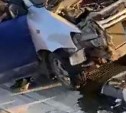 Автомобиль вылетел на тротуар на "зебре" в Долинске