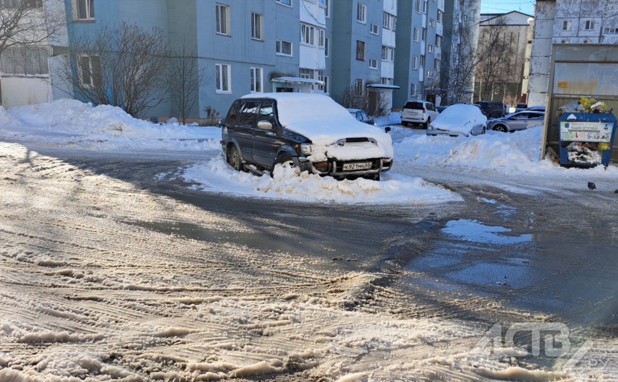 Южно-Сахалинск одолевают любители очень плохой парковки