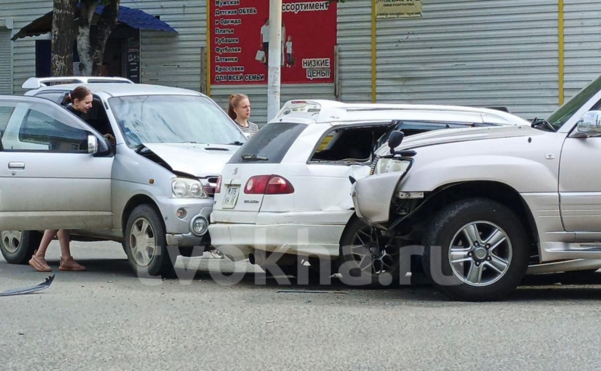 Автомобилистки попали в массовое ДТП на севере Сахалина