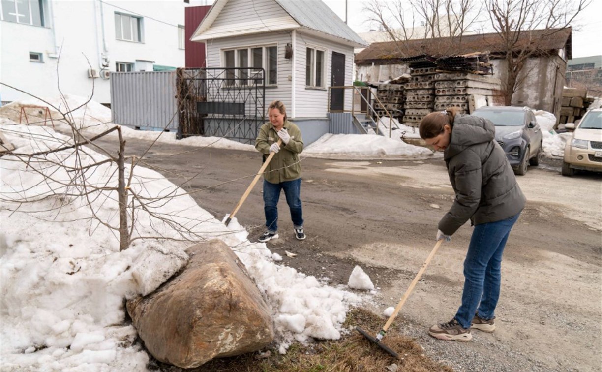 В первую чистую пятницу собрано около 43 кубометров мусора в Южно-Сахалинске