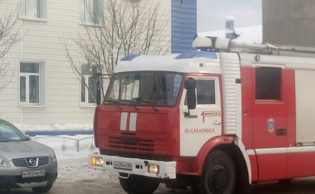 Офис РЖД в Южно-Сахалинске оцепили из-за запаха газа 