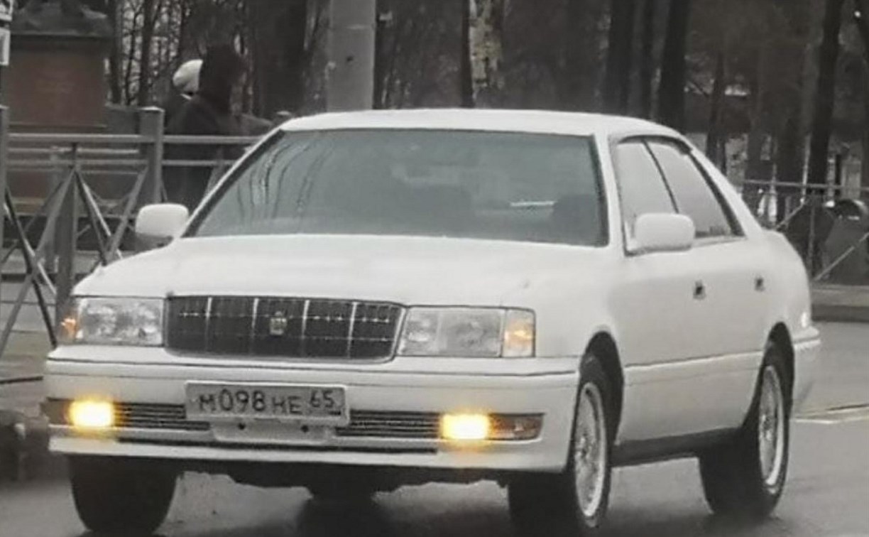 В Южно-Сахалинске у пенсионера угнали автомобиль Toyota Crown