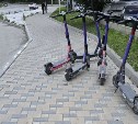 "Тут бросили, там повесили": южносахалинцы высказали ещё одну претензию электросамокатчикам