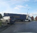 Бетономешалка, КамАЗ и Toyota Harrier столкнулись в Южно-Сахалинске