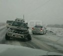 Тройное ДТП на въезде в Южно-Сахалинск: один автомобиль вылетел в кювет