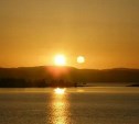 "Впервые такое вижу": ещё одно солнце выглянуло на закате у побережья Сахалина