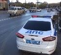На пешеходном переходе в Южно-Сахалинске микроавтобус сбил девушку