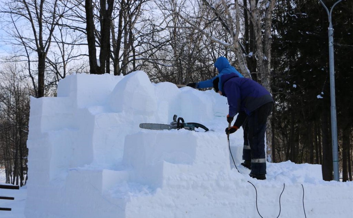23 снежные и ледовые композиции подарят новогоднее настроение посетителям парка в Южно-Сахалинске
