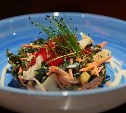 Простой рецепт на все времена: салат из трубача с водорослями вакаме