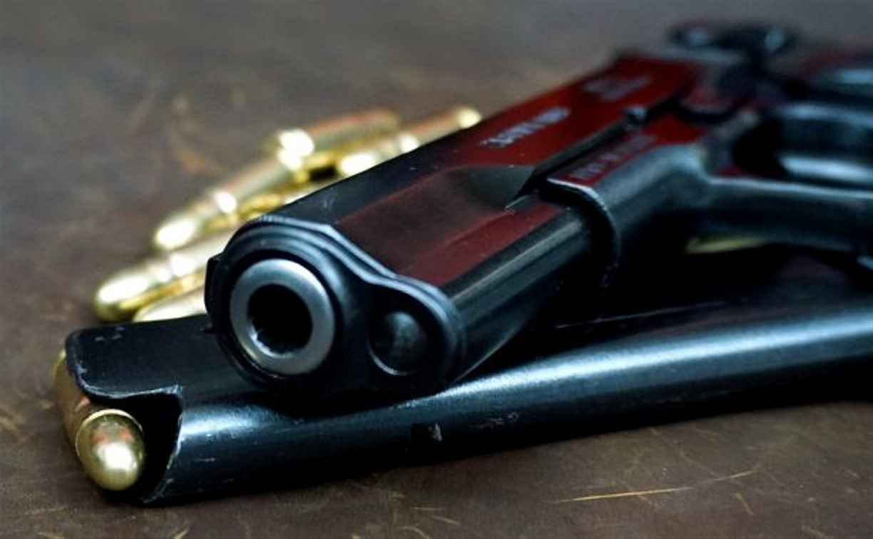 В Приморье подросток застрелил брата из табельного оружия отца