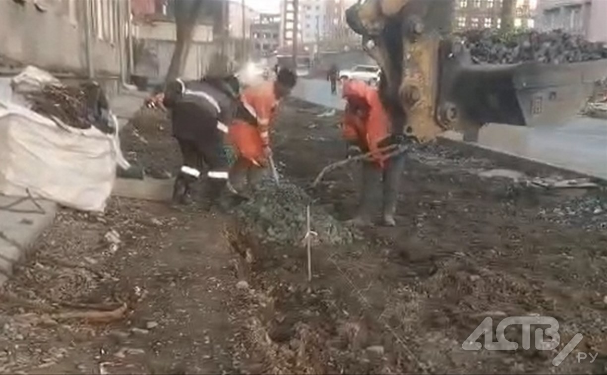 "Тротуар как дорога": жильцы домов по ул. Бумажной в Южно-Сахалинске недовольны итогами реконструкции 