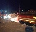 Пожарные на Сахалине спасли из горящего сарая 20 кур 
