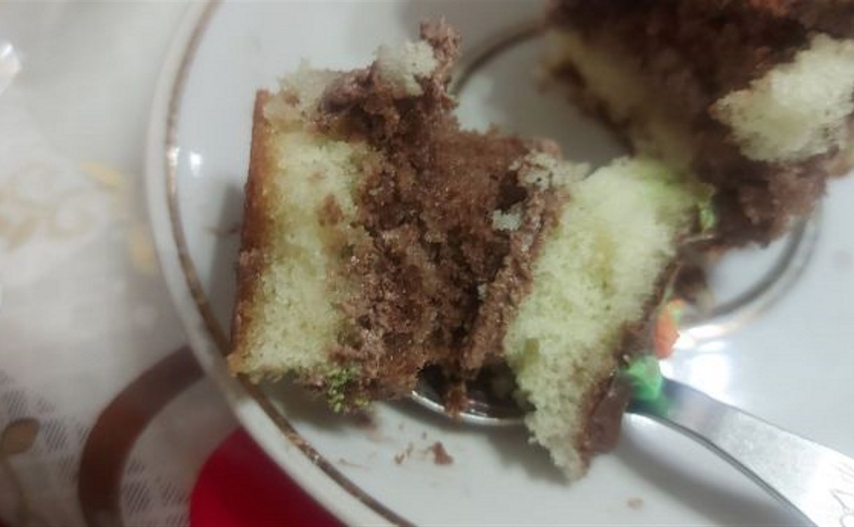 Южносахалинец пожаловался в мэрию на торт, "бледный как у мертвеца ноги"