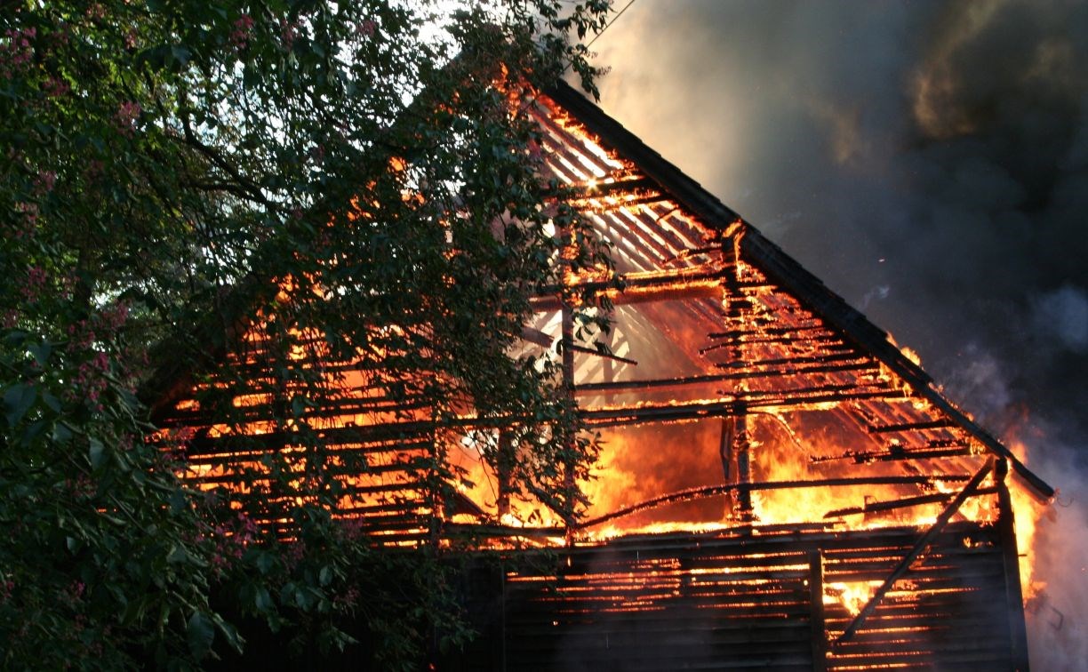 Две семьи пострадали от пожара в Смирныховском районе, требуется помощь