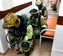 Условный пожар в рентген-кабинете детской поликлиники тушили в Корсакове