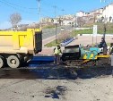 На юге Сахалина уже устранили почти 2,8 тысячи дорожных дефектов