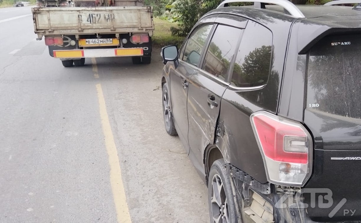 Очевидцев столкновения Subaru Forester и Hino Ranger ищут в Южно-Сахалинске