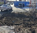 Яму на дороге в Южно-Сахалинске, в которую могли провалиться автомобили, засыпали 