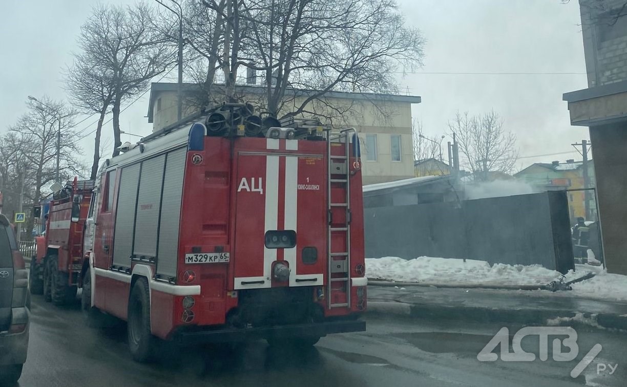 В МЧС рассказали, что горело сегодня на Железнодорожной в Южно-Сахалинске