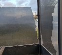 Вандалы повредили остановку в Южно-Сахалинске
