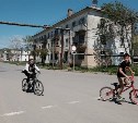 В селе Чехов Холмского района отремонтируют 12 домов и установят уличное освещение