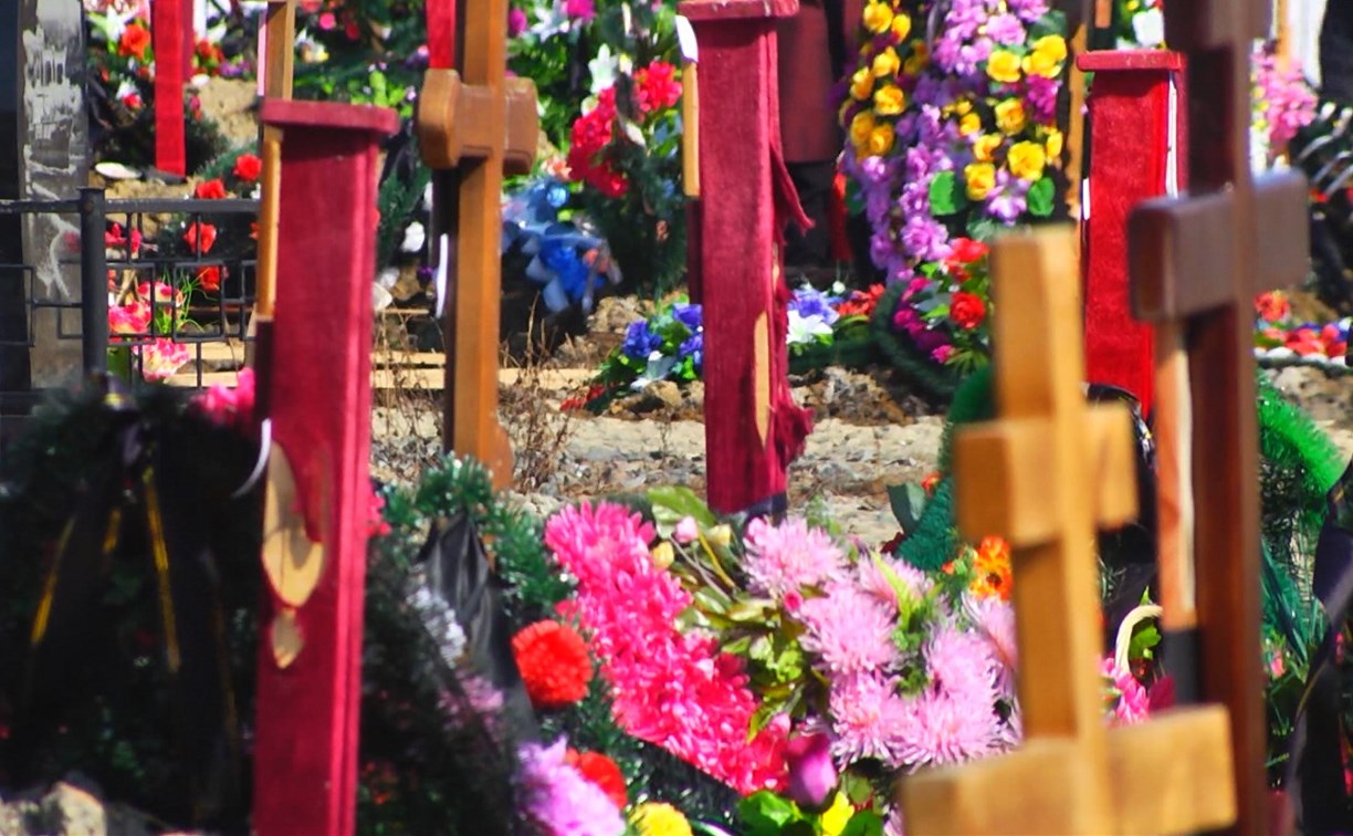 Бесплатные автобусы отвезут южносахалинцев на кладбища