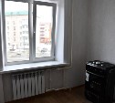 В Поронайске выдали первую в 2025 году квартиру для детей-сирот и детей, оставшихся без попечения родителей