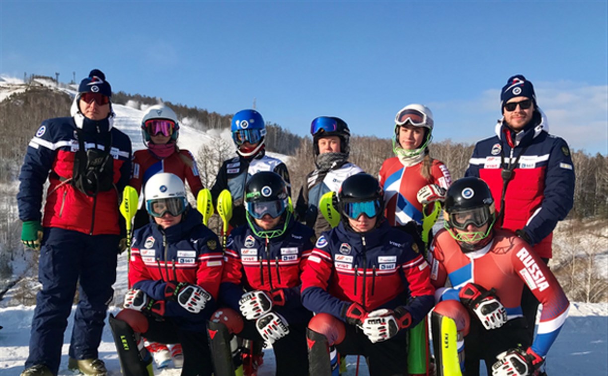 Островные горнолыжники тренируются в Абзаково