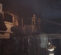 Огромный пожар на камчатском рыбокомбинате "Октябрьский" ликвидировали под утро