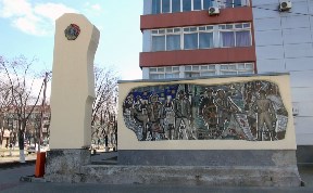 Мемориальный мозаичный комплекс возле мэрии Южно-Сахалинска отреставрируют 