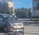 Велосипедист попал под колёса авто на пешеходном переходе в Южно-Сахалинске