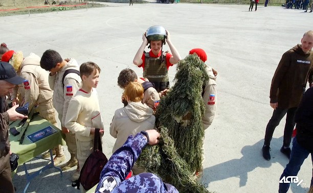 В Южно-Сахалинске прошёл ежегодный «День призывника» В Южно-Сахалинске прошёл ежегодный «День призывника»