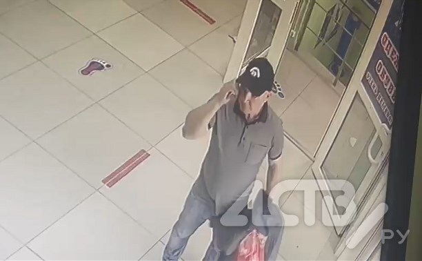 В Южно-Сахалинске ищут мужчину, укравшего куртку в торговом центре