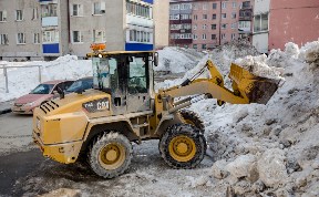 В Южно-Сахалинске проверяют, как управляющие компании ворошат снег