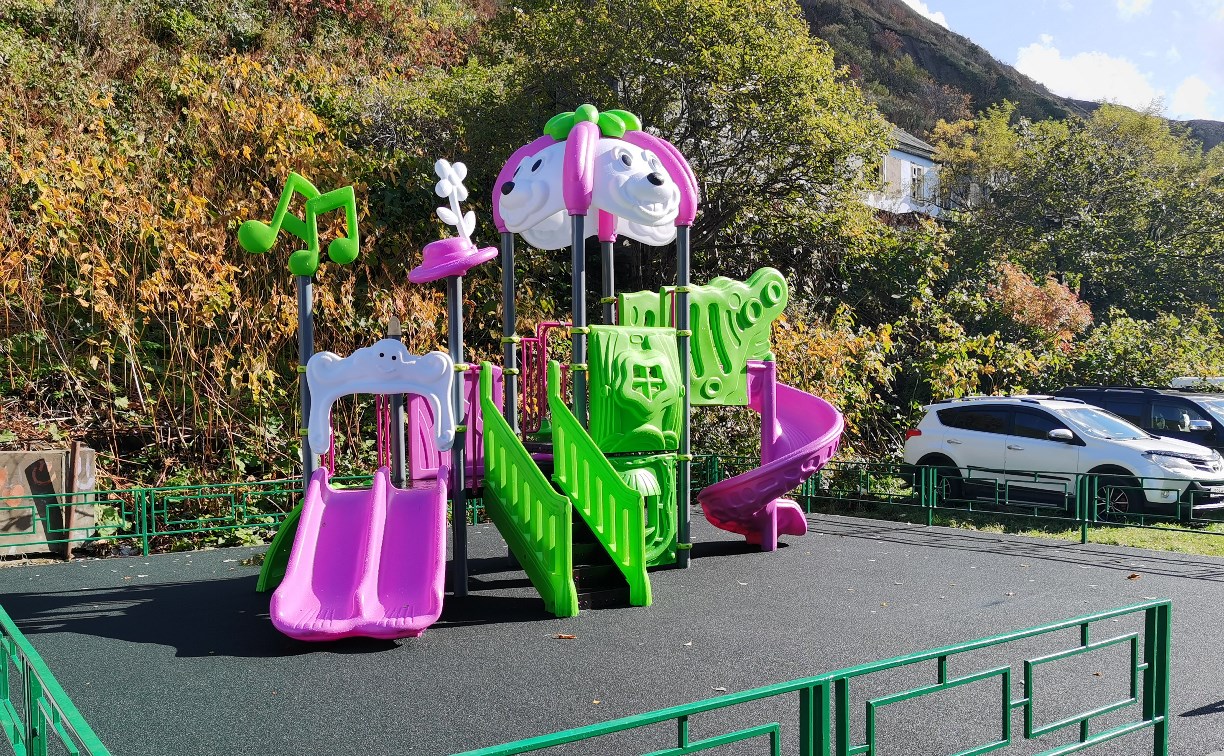 Детские площадки преображаются в Невельском районе