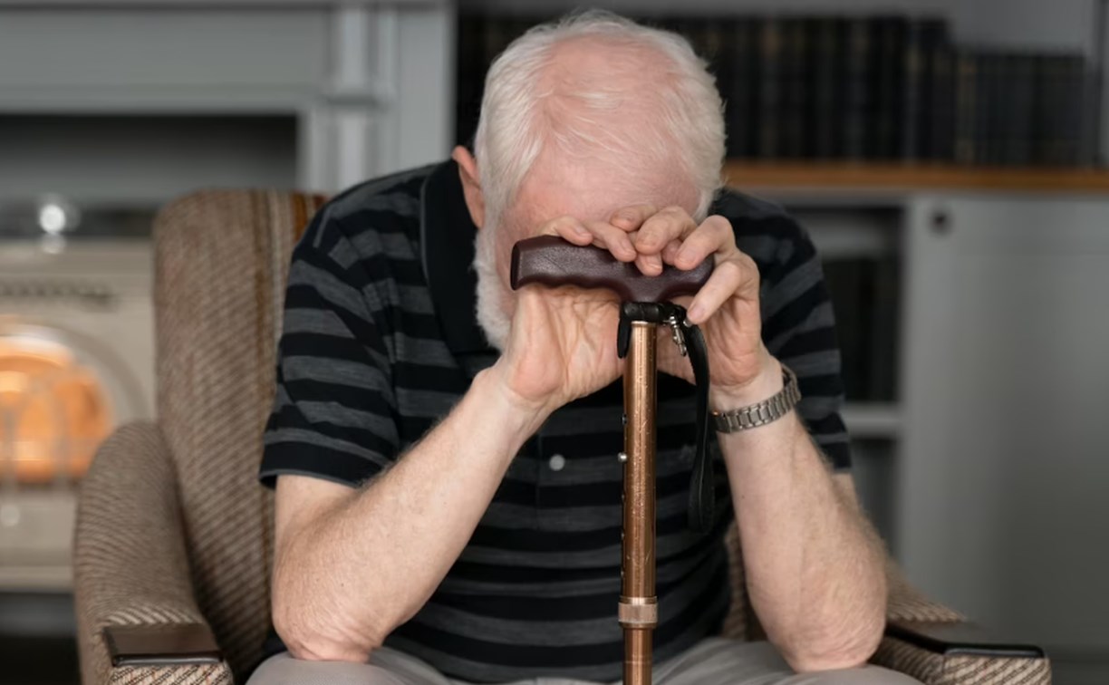 Ошибка старика. Юрий мороз книги. Сериал про старика в переводе кубика. Депрессия после инсульта. Ошибка старика.