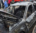 Автомобиль загорелся на улице Мира в Шахтерске