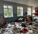 В Шахтерске разгромили здание школы: разбили стекла, разграбили имущество