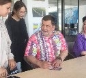 Популярный писатель-фантаст Сергей Лукьяненко побывал на пляже в Стародубском