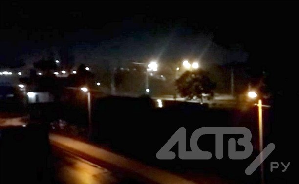 Очевидцы: двое парней в Южно-Сахалинске ночью устроили стрельбу из пневматики по фонарям 
