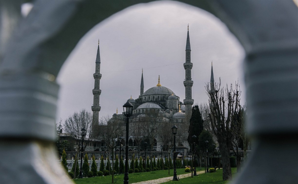 "Не бывали в могущественных странах": в Турции россиянам отказывают в вылете по странным причинам