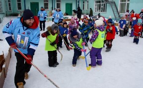 Пятый сезон детсадовского чемпионата по хоккею в валенках стартовал на Сахалине