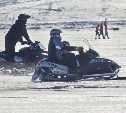 МЧС: сахалинцы на снегоходах начали выезжать на тонкий лёд