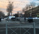 На перекрестке в Южно-Сахалинске не разъехались два "ленд крузера"