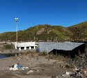 Бордюры устанавливают на мостах через реки Отселе и Ханкотан в Холмском районе