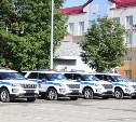 Сахалинским полицейским вручили ключи от новых служебных автомобилей 