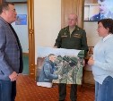 Штурмовик и бывший учитель рисования написал картину для губернатора Сахалина прямо на Донбассе