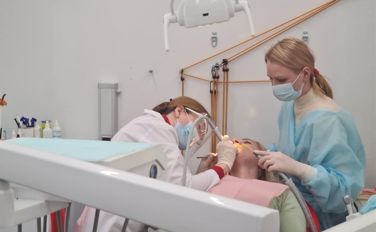 Взрослых и детей из Огоньков приглашают бесплатно вылечить зубы в мобильной стоматологии